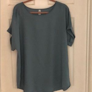 Women’s dusty blue tee